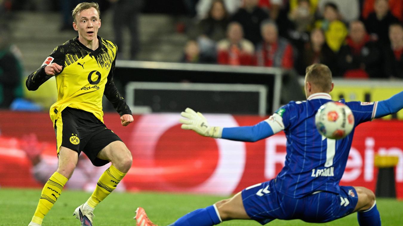 <p>Maximilian Beier trifft zum Dortmunder 2:0.</p>