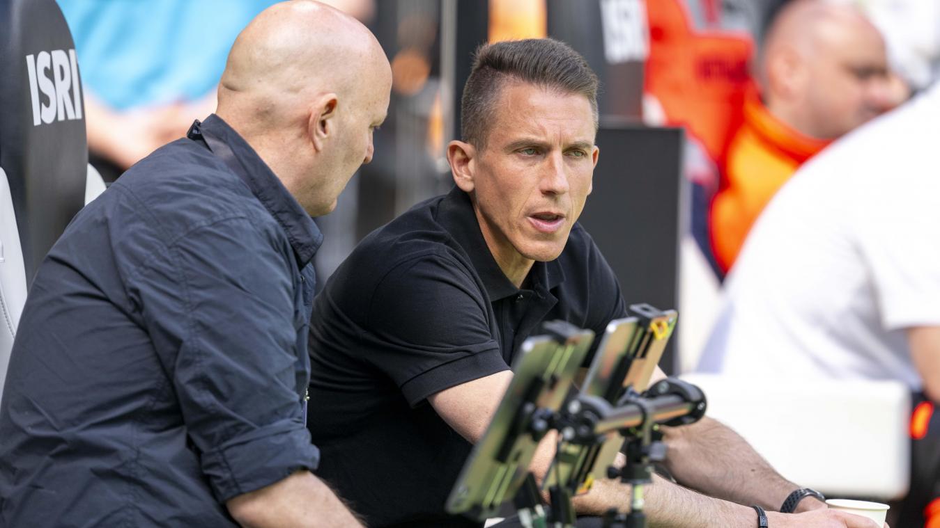 <p>Wolfsburgs Geschäftsführer Sport Peter Christiansen (l) und Wolfsburgs Trainer Daniel Bauer</p>