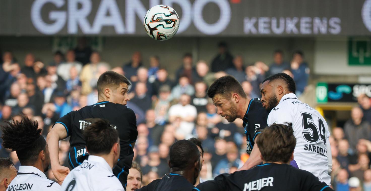 <p>Brügge-Spieler Brandon Mechele und Anderlecht-Akteur Killian Sardella kämpfen am Sonntagnachmittag im Topspiel der 1. Division um den Ball.</p>