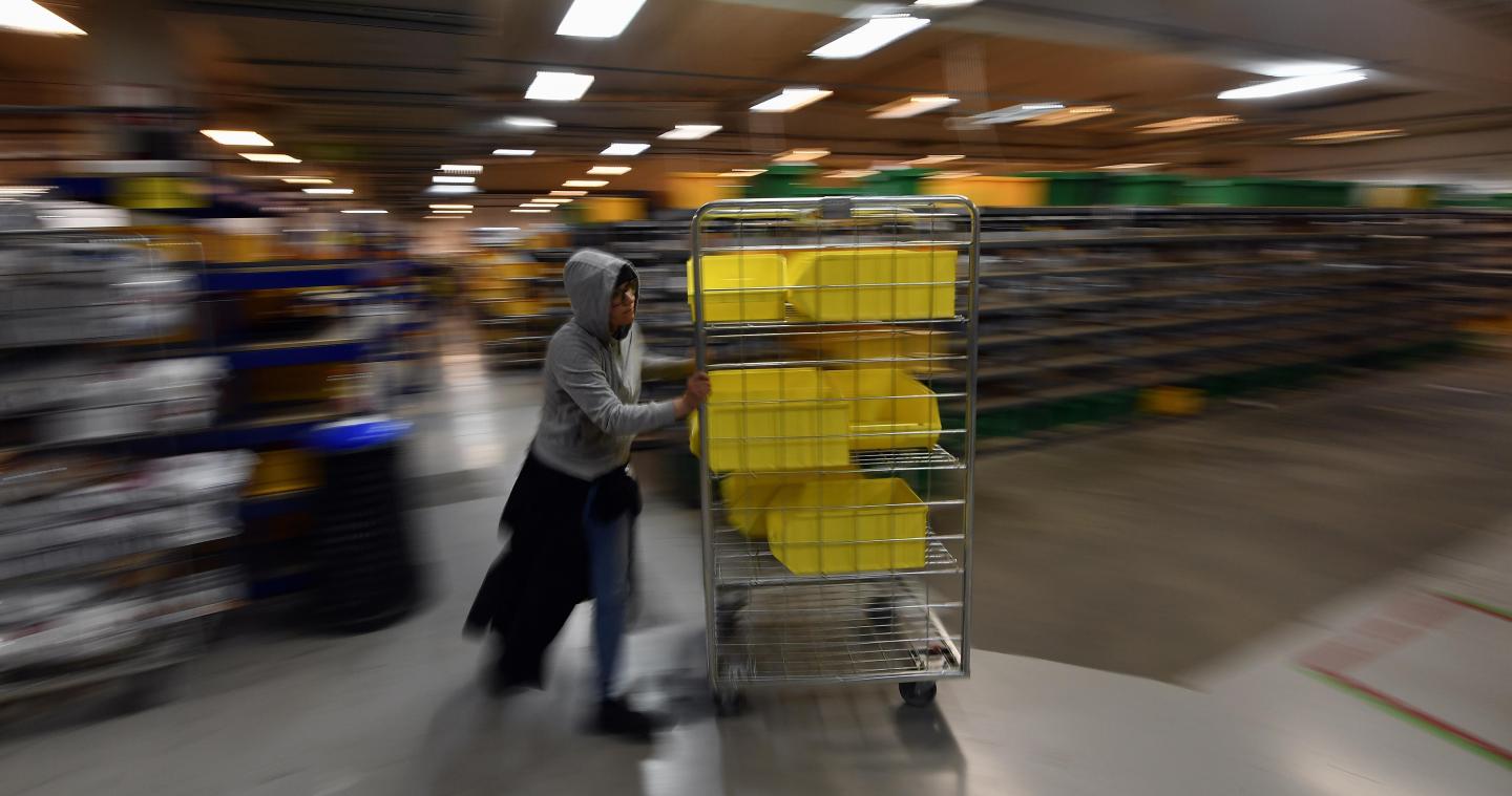 <p>Durch die Neuregelung der Nachtarbeitszeit soll unser Land im Bereich E-Commerce und Logistikzentren wettbewerbsfähig werden.</p>