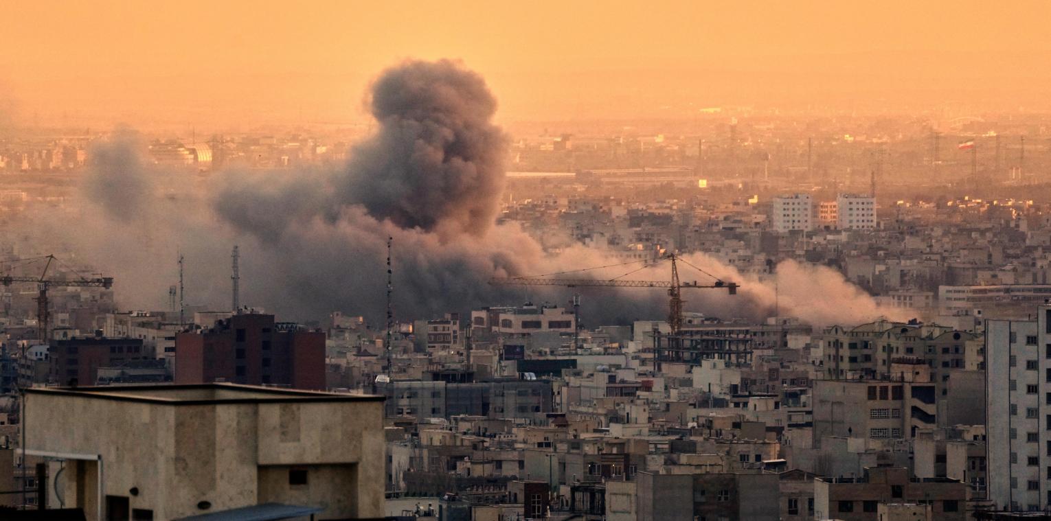 <p>Teheran: Eine Rauchwolke steigt nach einem amerikanisch-israelischen Militärschlag auf.</p>