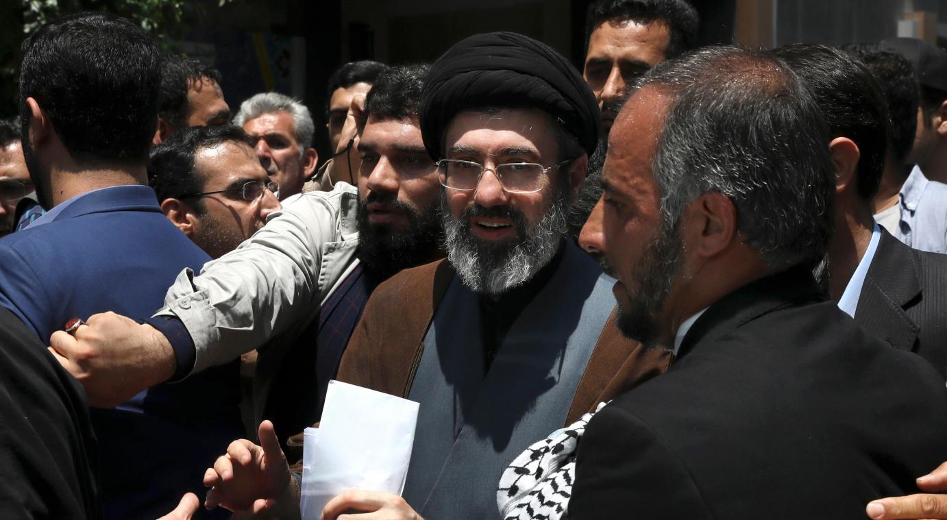 <p>Diese Aufnahme zeigt Modschtaba Chamenei (Bildmitte), wie er am 31. Mai 2019 an der jährlichen Kundgebung zum Quds-Tag oder Jerusalem-Tag in Teheran teilnimmt.</p>