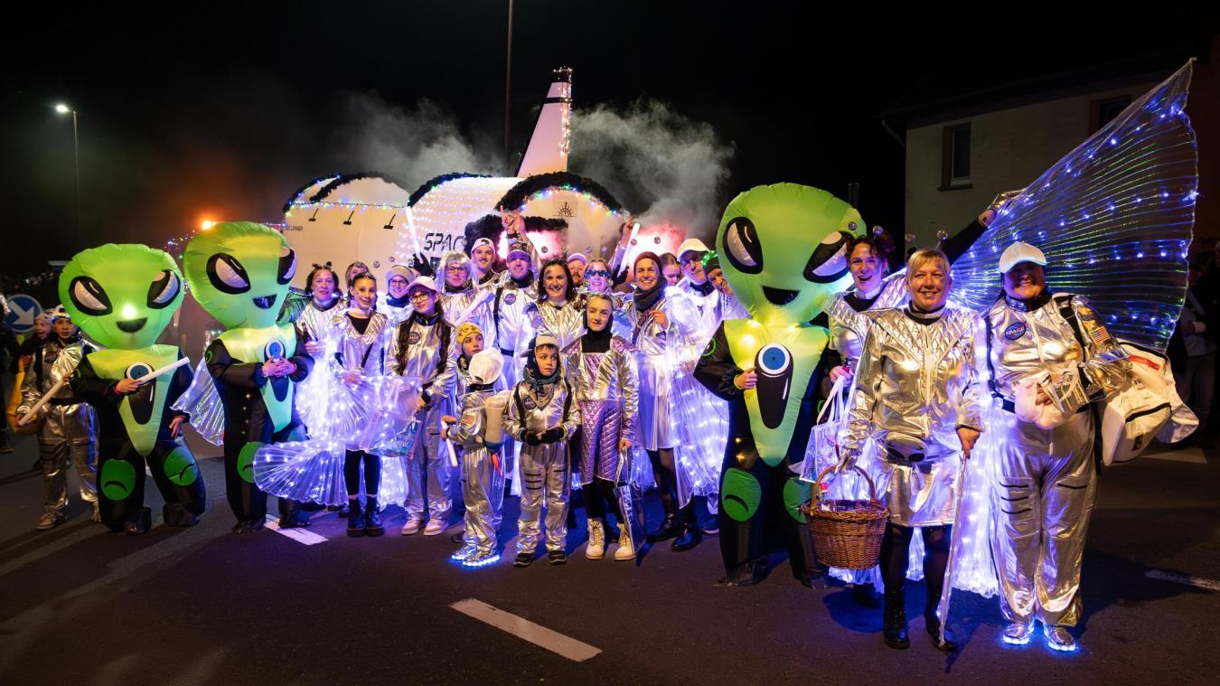 <p>Einige Teilnehmer versehen neben ihren Wagen auch die Kostüme mit faszinierenden Lichteffekten.</p>