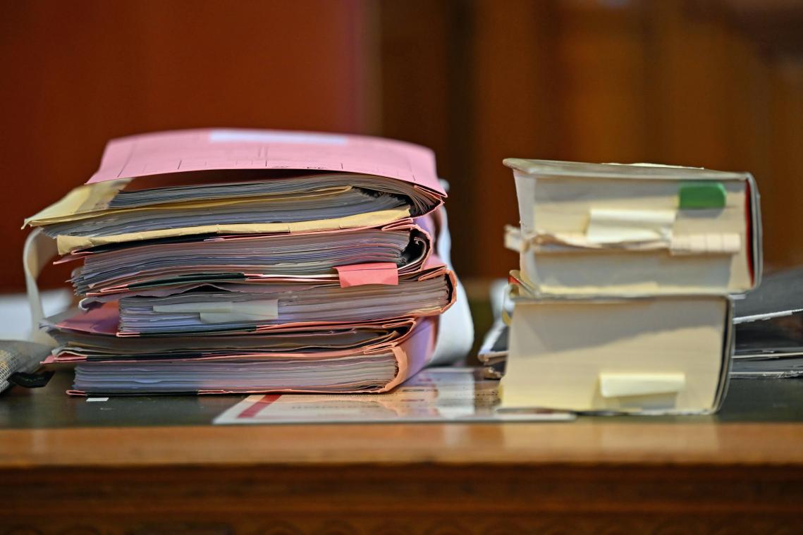 <p>Der Angeklagte bestritt, sein Unternehmen durch Vermischung von privatem und Firmeneigentum in den ausgesprochenen Konkurs getrieben zu haben. Auch eine systematische Überbewertung des finanziellen Werts seiner Lagerbestände und eine Unterschlagung eines Teils dieser Rohstoffe wies er zurück.</p>