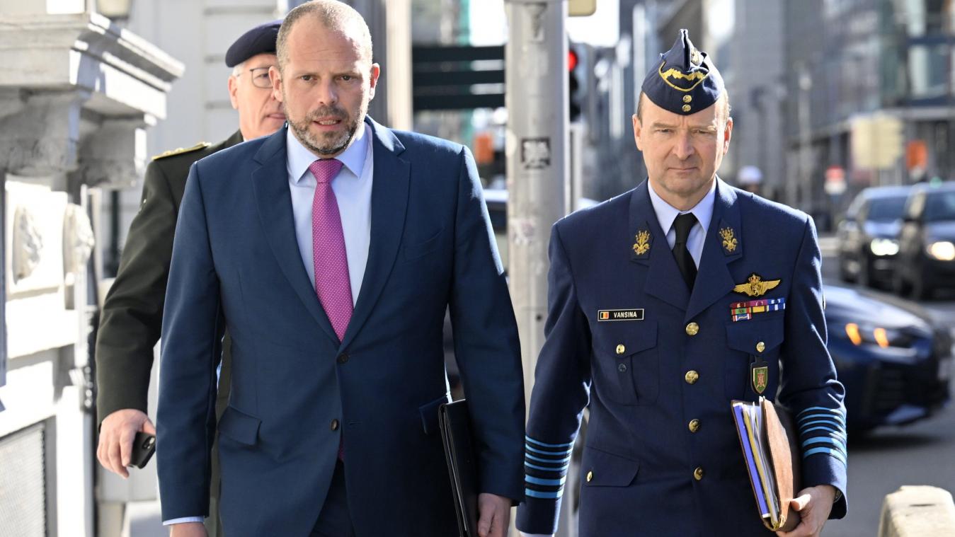 <p>Verteidigungsminister Francken (l.) und Armeechef Vansina</p>