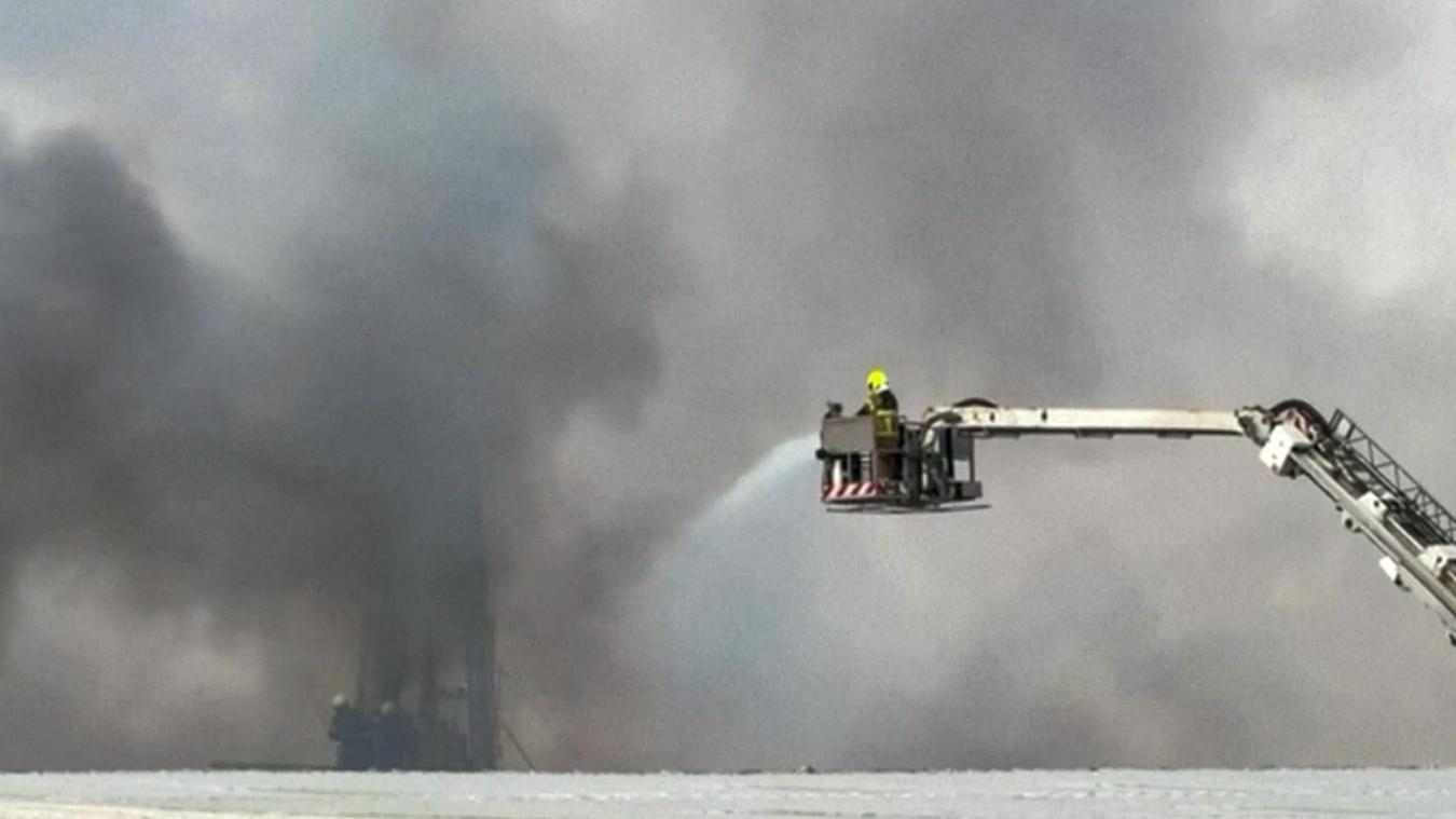 <p>In den Vereinigten Arabischen Emiraten kommt es vermehrt zu Raketeneinschlägen.</p>