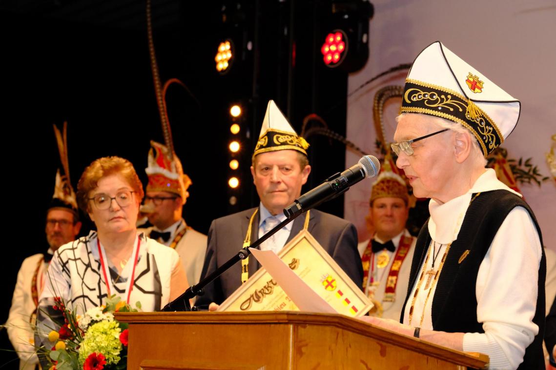 <p>Die Preisträgerin des vergangenen Jahres, Schwester Marianne (Jungbluth), hielt die Laudatio auf Matthieu Wertz und brachte auch eine lustige Anekdote zutage.</p>