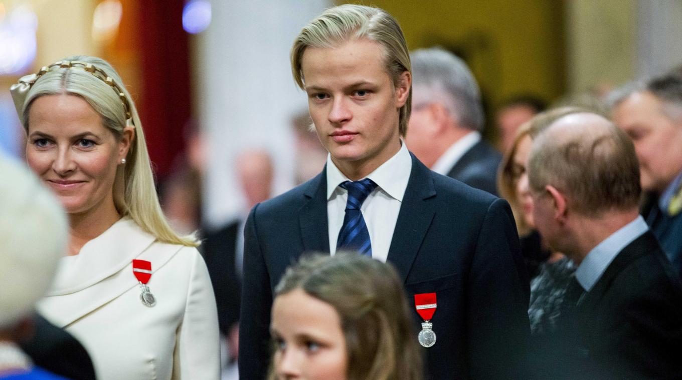 <p>Kronprinzessin Mette-Marit von Norwegen (l) und ihr Sohn Marius Borg Høiby.</p>