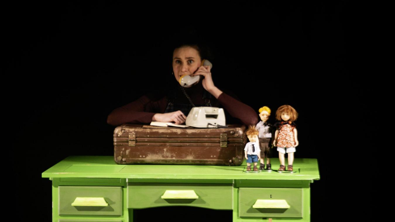 <p>Die Spielerin Marie Dolders übernimmt dabei sowohl die Rolle der Anführerin Esther als auch die des poetisch veranlagten Levy und des naiv-kindlichen Putte.</p>