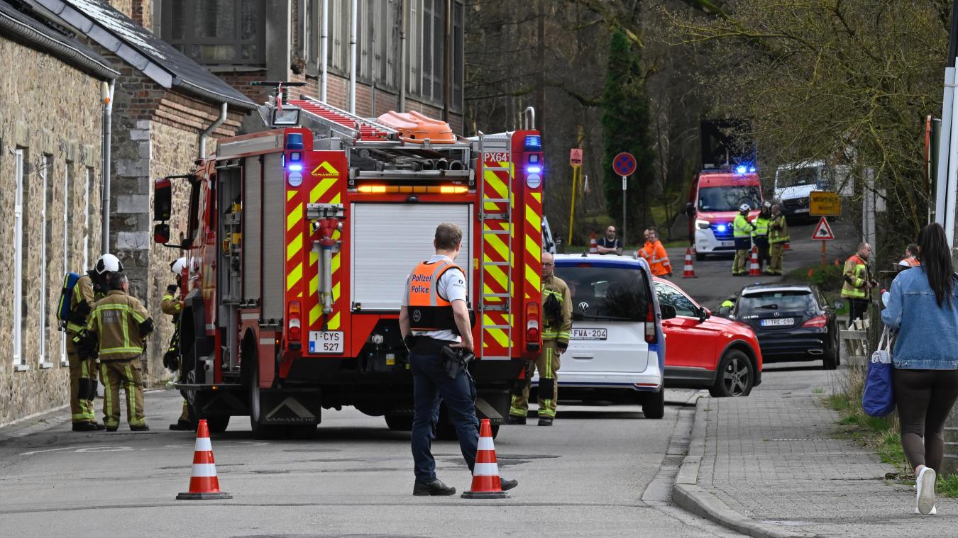 <p>Die Feuerwehr riegelte die Hütte am Dienstagnachmittag vorsichtshalber ab.</p>