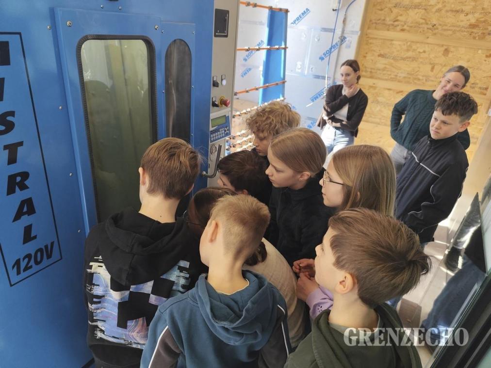 <p>Platz den Kindern</p>
