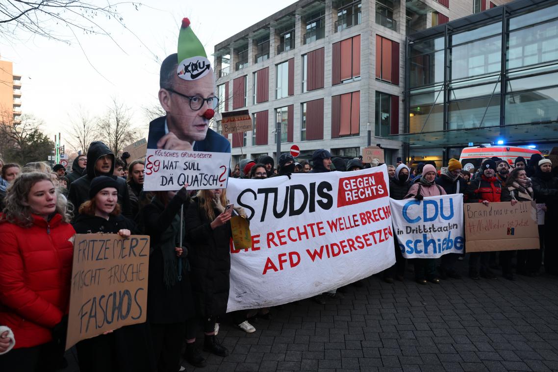 <p>Ein Schild auf einer Demo hatte das Ei ins Rollen gebracht.</p>
