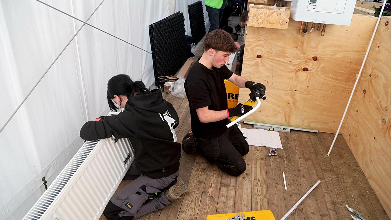 <p>Ronja Piront und Loan Kohnen traten für das Königliche Athenäum Weismes beim Wettbewerb der besten Nachwuchs-Heizungsinstallateure an und verpassten den Sieg nur knapp.</p>