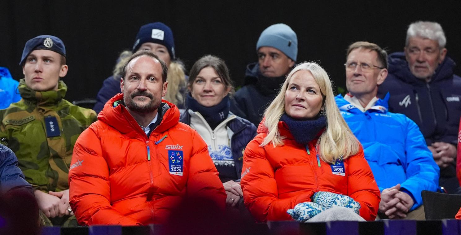<p>Kronprinzessin Mette-Marit (rechts) hat in einem Fernsehinterview ihr Schweigen über ihre Freundschaft mit dem Sexualstraftäter Jeffrey Epstein gebrochen.</p>