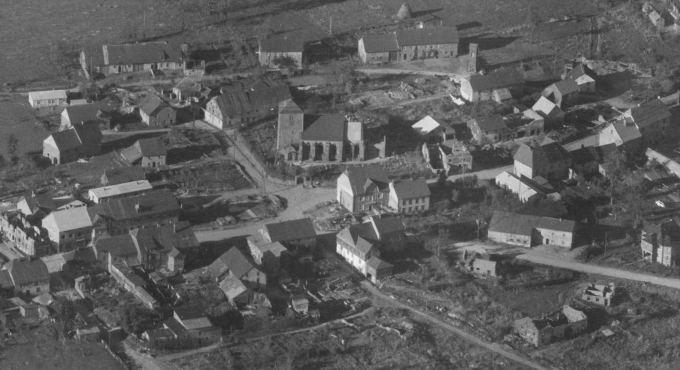 <p>Die interessante Luftaufnahme zeigt das Büllinger Ortszentrum im Jahr 1947.</p>