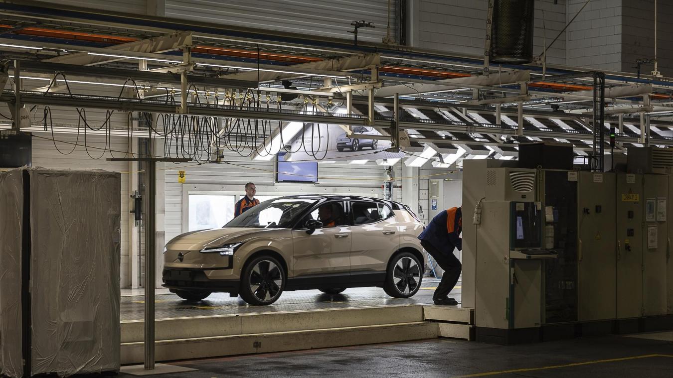 <p>Die Nachricht sorgt für große Unruhe unter den Beschäftigten, da Gent in den letzten Jahren massiv in den Umbau zur Elektromobilität investiert hatte und nun wichtige Zukunftsprojekte zu verlieren droht.</p>