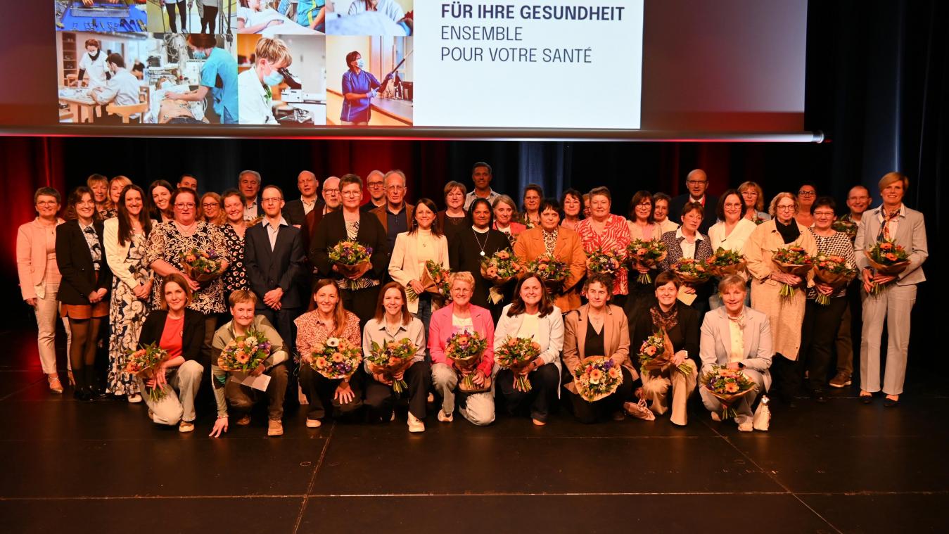 <p>Beim Klinik-St.-Josef-Fest wurden 48 Mitarbeiterinnen und Mitarbeiter des St.Vither Krankenhauses geehrt. Zugleich richtete sich der Blick auf die Zukunft der Einrichtung.</p>