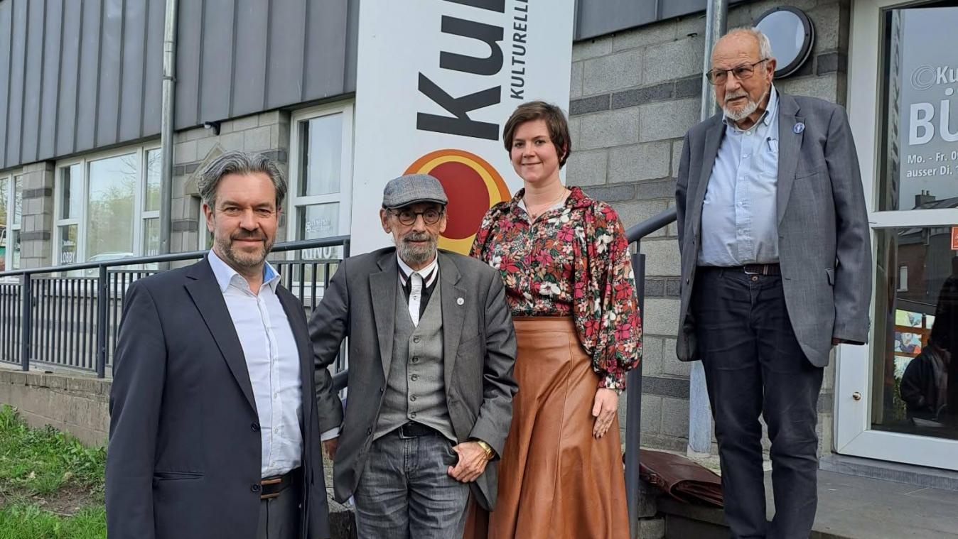 <p>Laura Piraprez vervollständigt seit Anfang März die Leitung von KultKom um Albert Piel (2.v.l.) und Ludwig Kuckartz (l.). Auch „Les Beaux Spectacles Français“ (rechts im Bild Präsident Edmond Debouny) wird nun von KultKom verwaltet.</p>