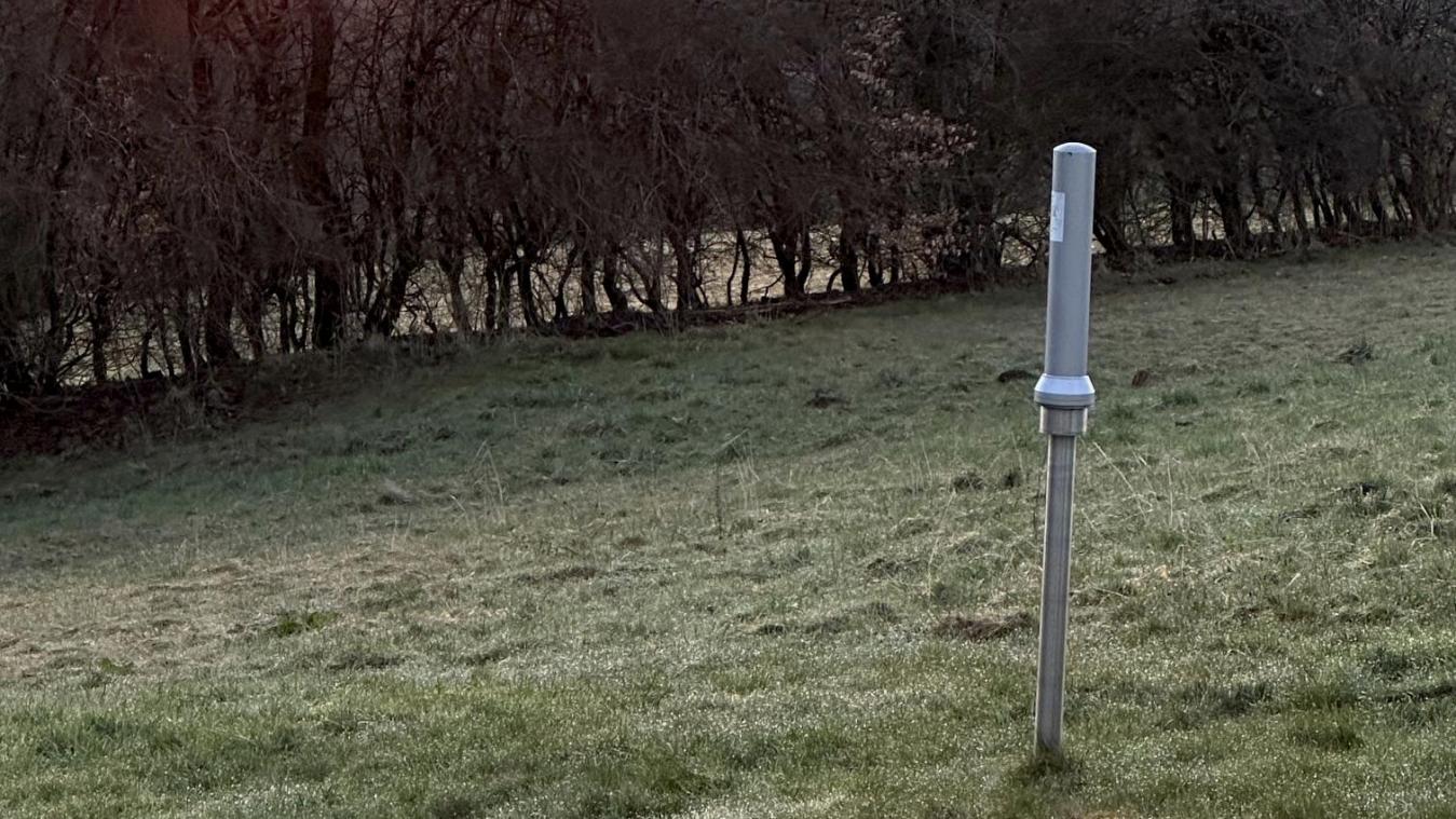 <p>Die Messäule des Bundesamtes für Strahlenschutz am Weißen Stein überwacht rund um die Uhr die Umweltradioaktivität.</p>