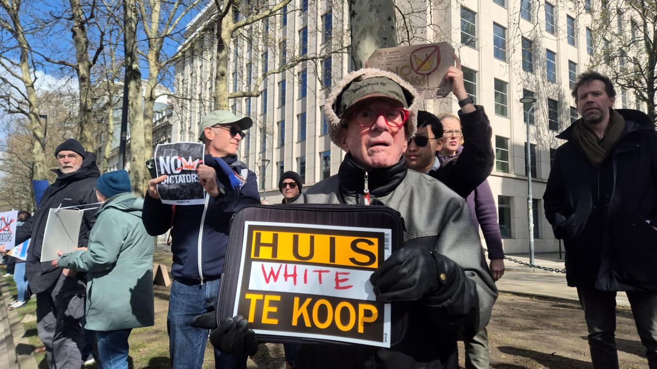 <p>US-Politik im Fokus: An dem Protest vor Botschaft in Brüssel haben sich am Samstag rund 50 Leute beteiligt.</p>