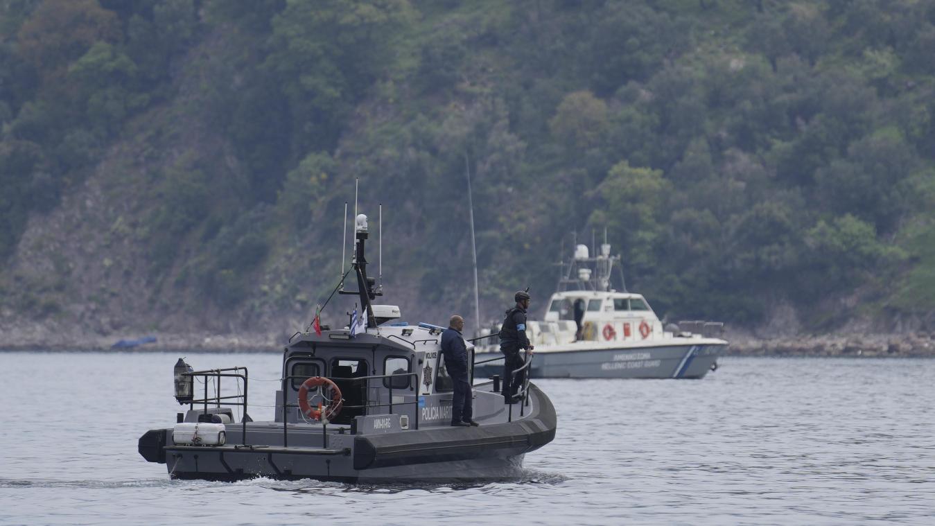 <p>Frontex (im Vordergrund) und Schiffe der griechischen Küstenwache beteiligen sich an einer Such- und Rettungsaktion nach dem Kentern eines Bootes mit Migranten vor der Küste der nordöstlichen Ägäisinsel Lesbos.</p>
