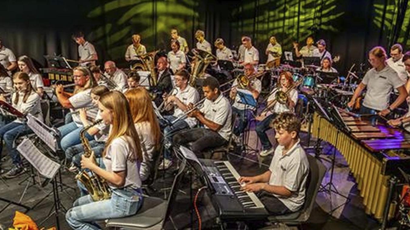 <p>Unter dem Motto „Music around the world“ präsentieren die beiden Ensembles eine abwechslungsreiche musikalische Reise über Kontinente und Kulturen hinweg.</p>