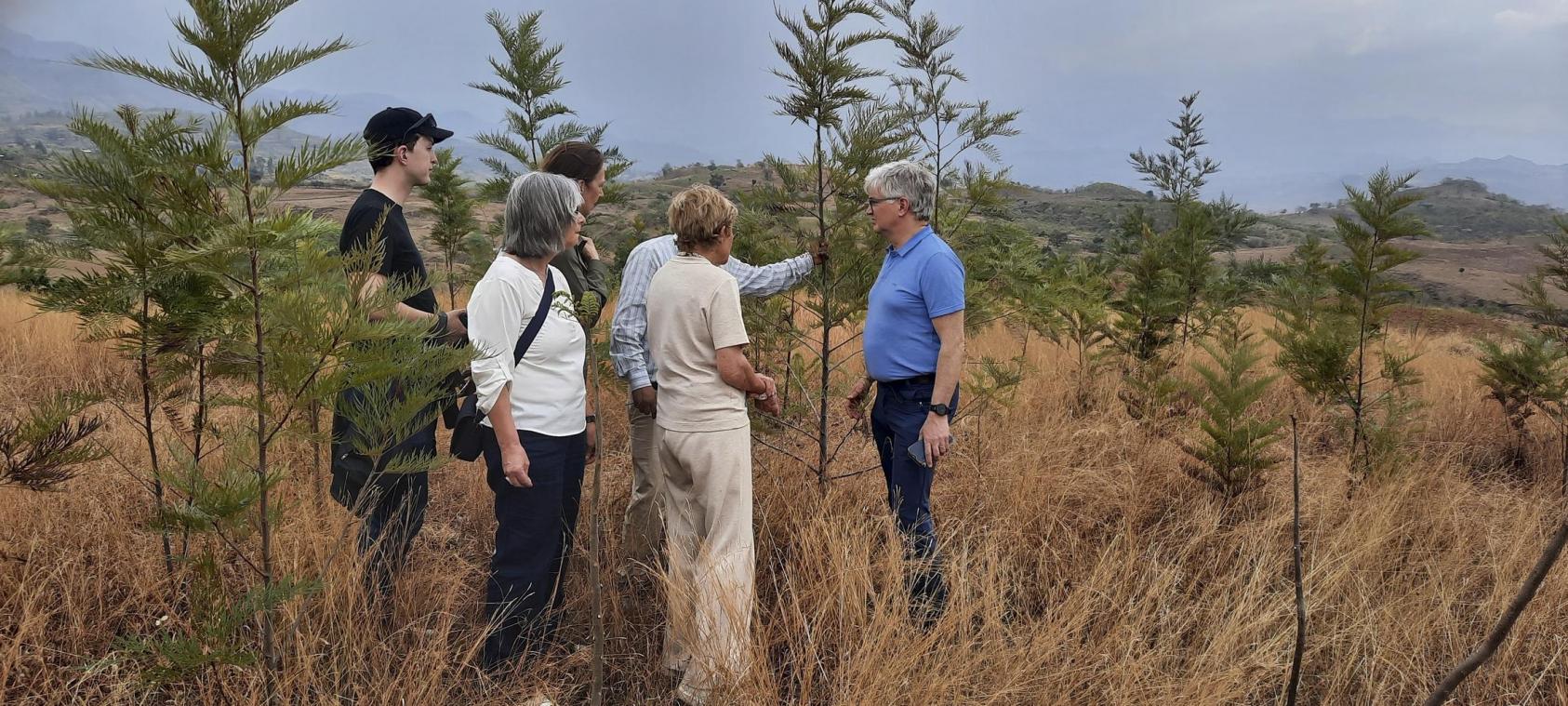 <p>Bei ihrem Besuch Ende Februar in Äthiopien nahm die Delegation von Menschen für Menschen (MfM) Belgien das Aufforstungsprojekt in Boreda in Augenschein.</p>