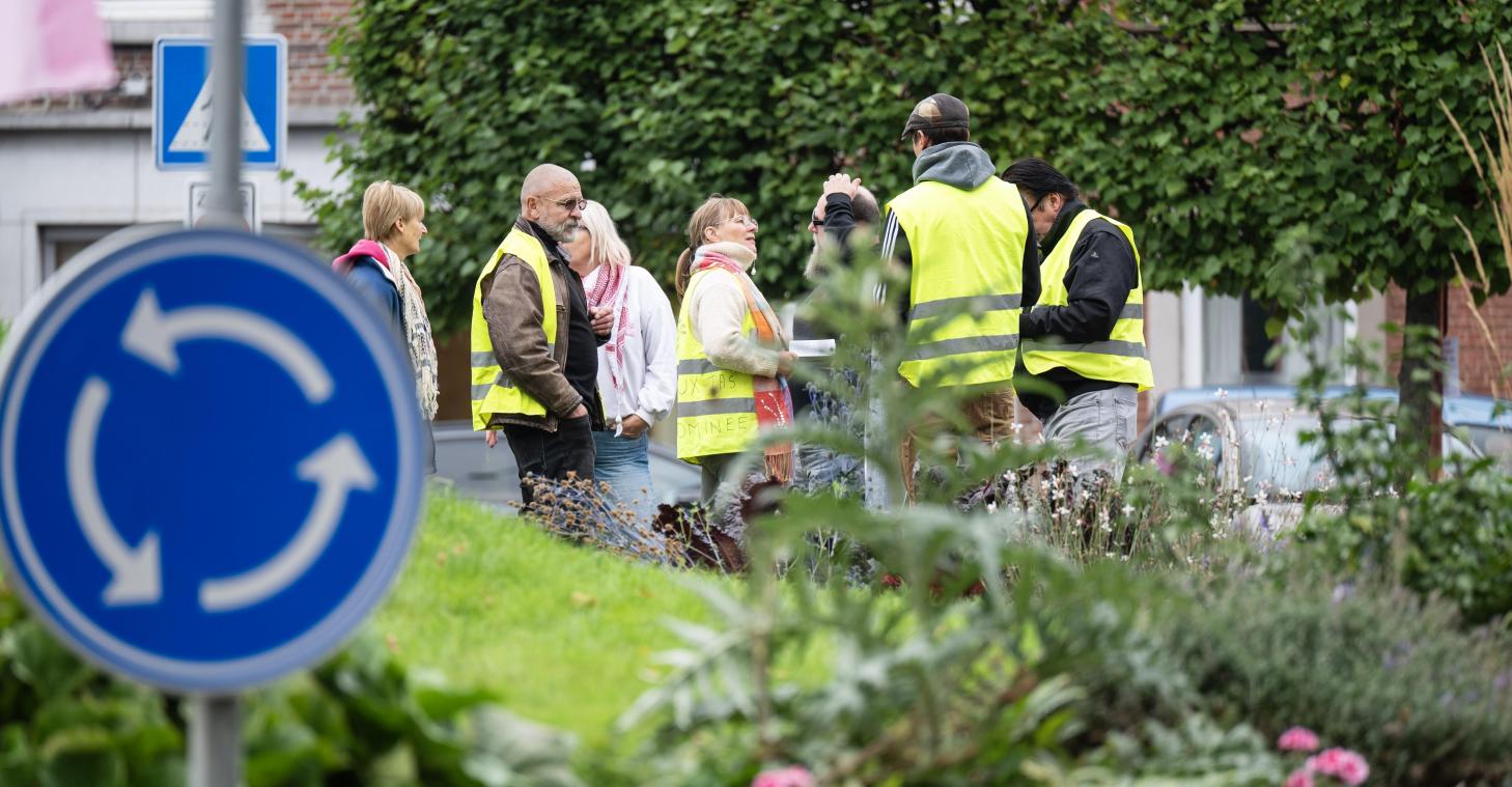 <p>Dutzende „Gelbwesten“ versammelten sich am Samstag auf dem Place Saint-Lambert in Lüttich, um gegen steigende Energiepreise zu protestieren.</p>