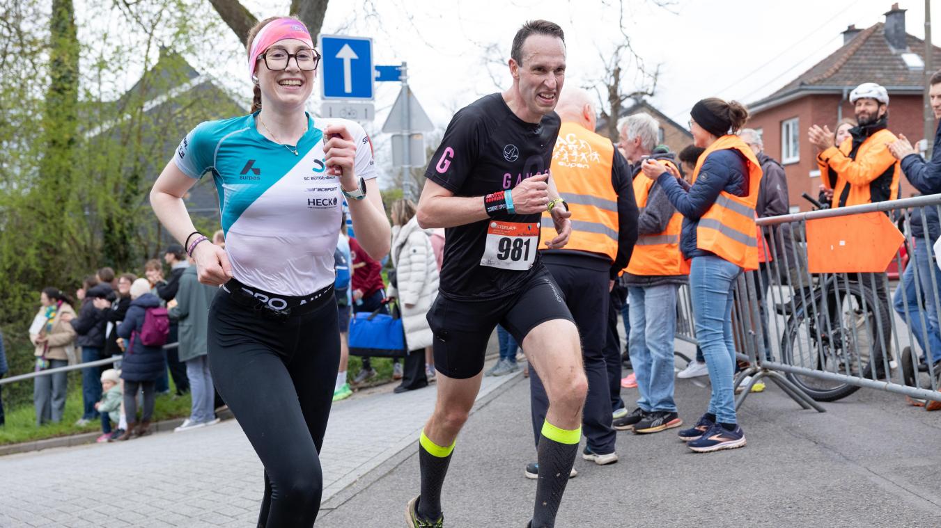<p>Schnellste Frau im Hauptlauf: Romy Schröder (links)</p>