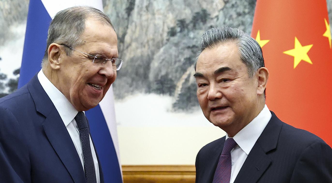 <p>Der russische Außenminister Sergej Lawrow (l) und der chinesische Außenminister Wang Yi</p>