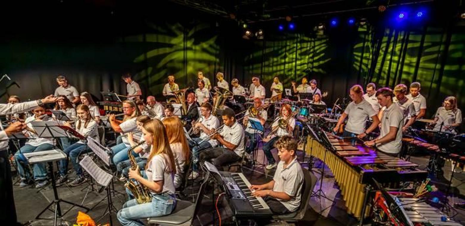 <p>Jugendorchester und Drumband laden zur Reise um die Welt</p>
