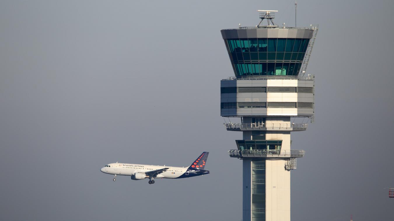 <p>Der Tower des Brussels Airport: Trotz möglicher Engpässe bei Kerosin in Europa bleibt die Versorgung in Belgien vorerst gesichert.</p>