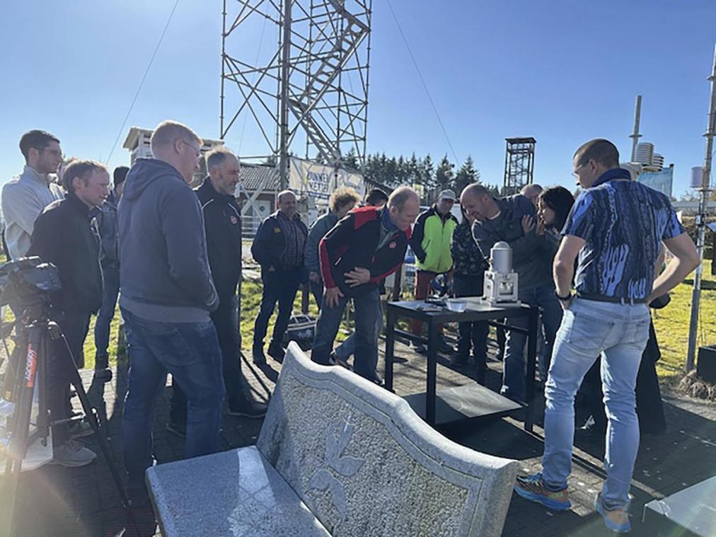 <p>Eine Gruppe des Landwirtschaftlichen Schulungszentrums (LSZ) St.Vith besuchte vor einigen Wochen die Wetterstation von Donnerwetter.de. Dabei erhielten die Teilnehmer Einblicke in verschiedene Messgeräte zur Erfassung von Sonneneinstrahlung und Sonnenscheindauer.</p>