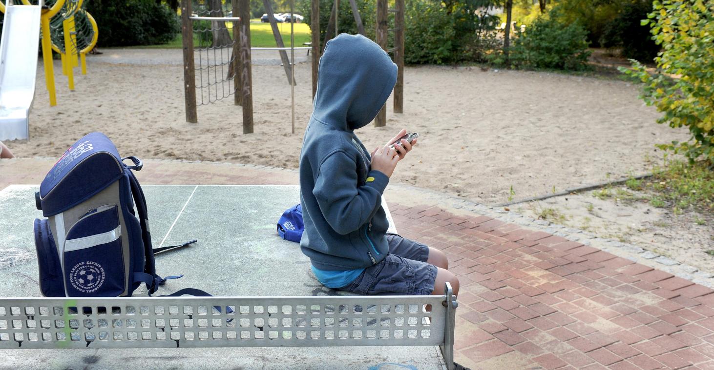 <p>Klare Regeln, komplexe Ursachen: Während Schulabwesenheiten gesetzlich geregelt sind, liegen die Gründe für häufiges Fehlen oft in psychosozialen Belastungen und individuellen Problemen.</p>