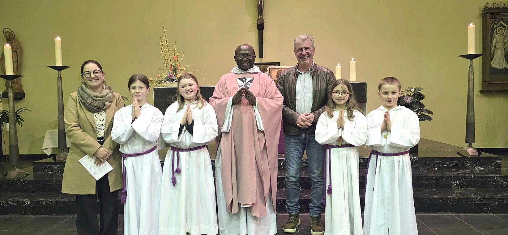 <p>Pater Badi ist seit einigen Wochen als Hilfskaplan im Pfarrverband St.Vith und Dekanat Eifel tätig. Das Foto entstand bei seinem ersten Gottesdienst in der Schönberger Pfarrkirche.</p>