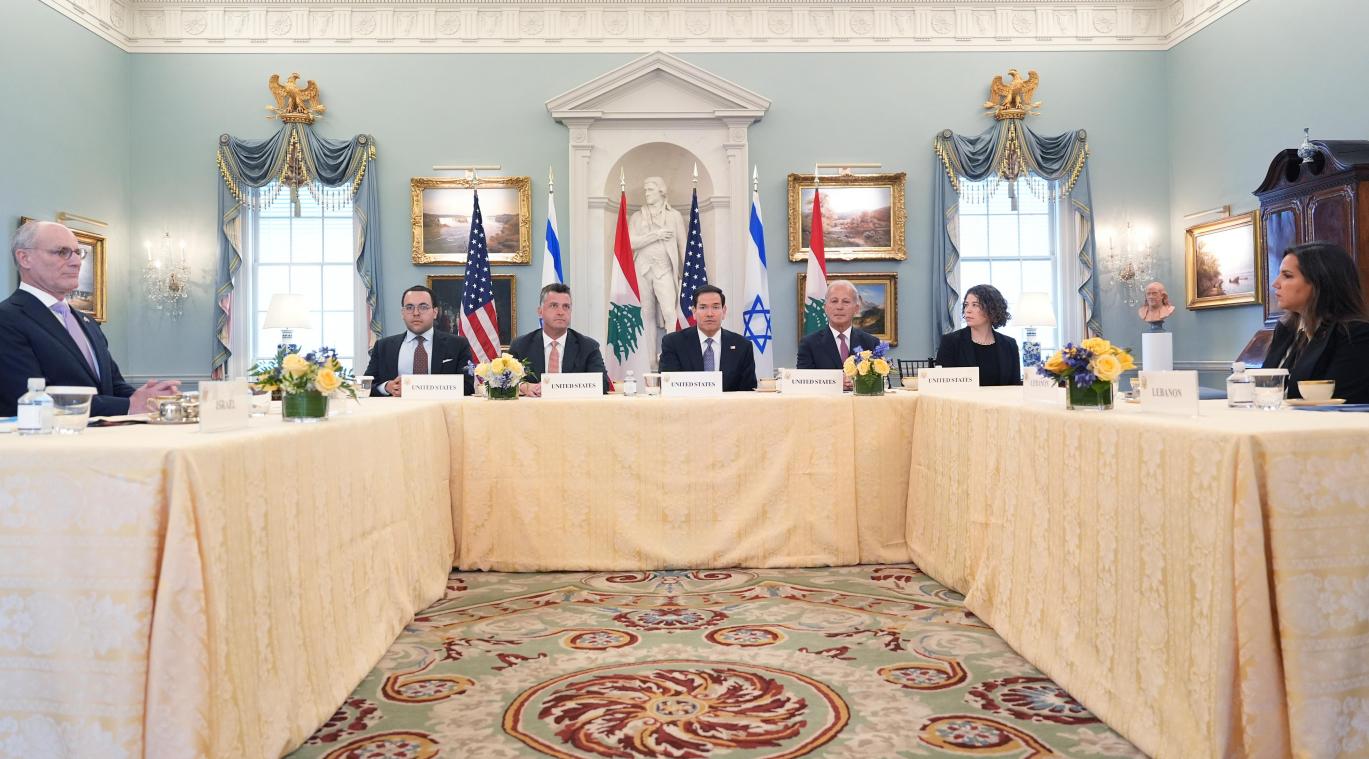 <p>US-Außenminister Marco Rubio (Mitte) tra sich mit dem israelischen Botschafter in den USA, Yechiel Leiter (ganz links) und der libanesischen Botschafterin in den USA, Nada Hamadeh Moawad (ganz rechts) im Außenministerium in Washington am Dienstag zu Gesprächen.</p>