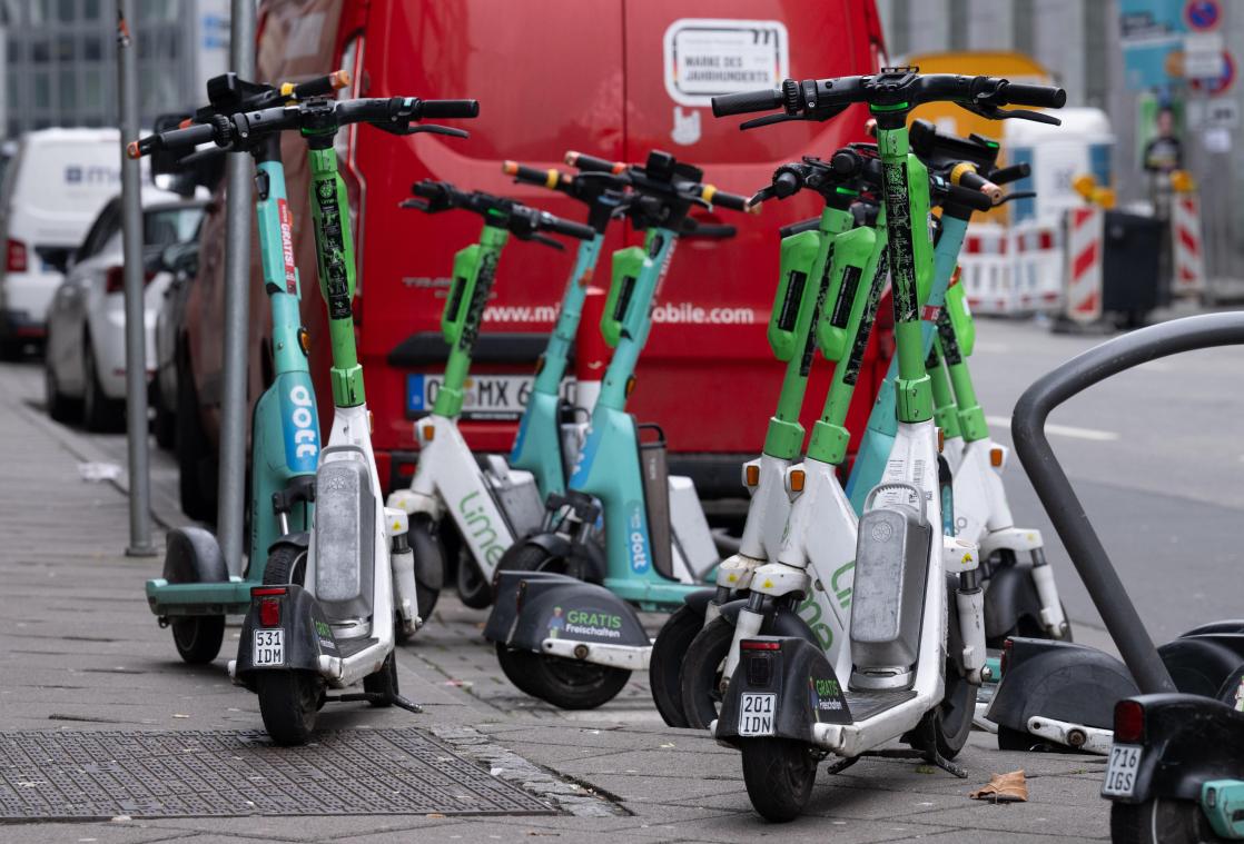 <p>Die Diskussionen um das Abstellen der E-Scooter nimmt kein Ende. Die Stadt Aachen reagiert mit einem neuen Konzept.</p>