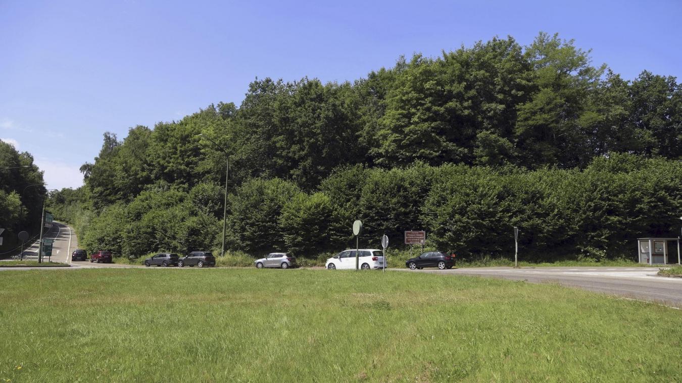 <p>Im besten Fall sollen die Tiefbauarbeiten zur Schaffung eines Mitfahrparkplatzes am Autobahnzubringer in Malmedy nach den Sommerferien im Baufach starten.</p>