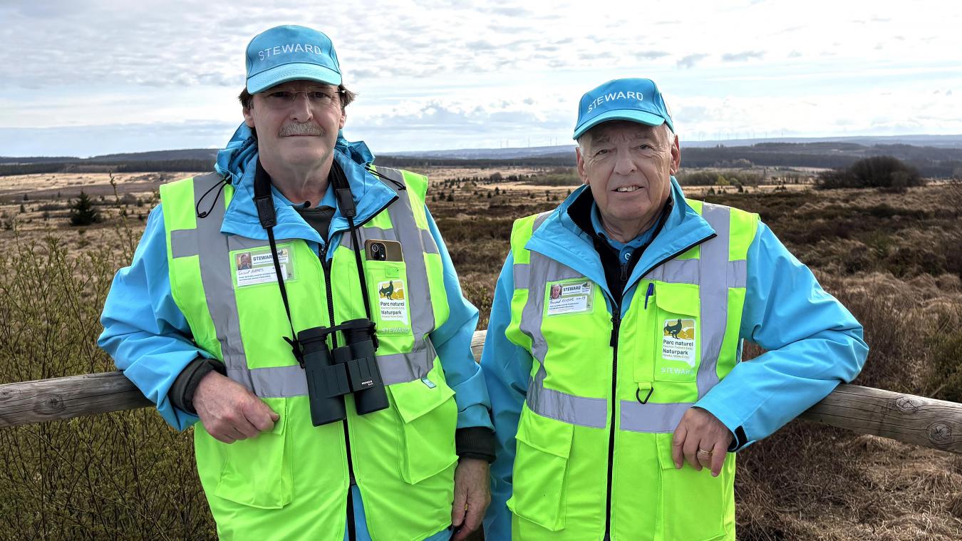 <p>Die Rentner Vincent Hames aus Bleyberg (links) und Fernand Kluser aus Kelmis sind seit anderthalb Jahren als Stewards im Hohen Venn im Einsatz.</p>