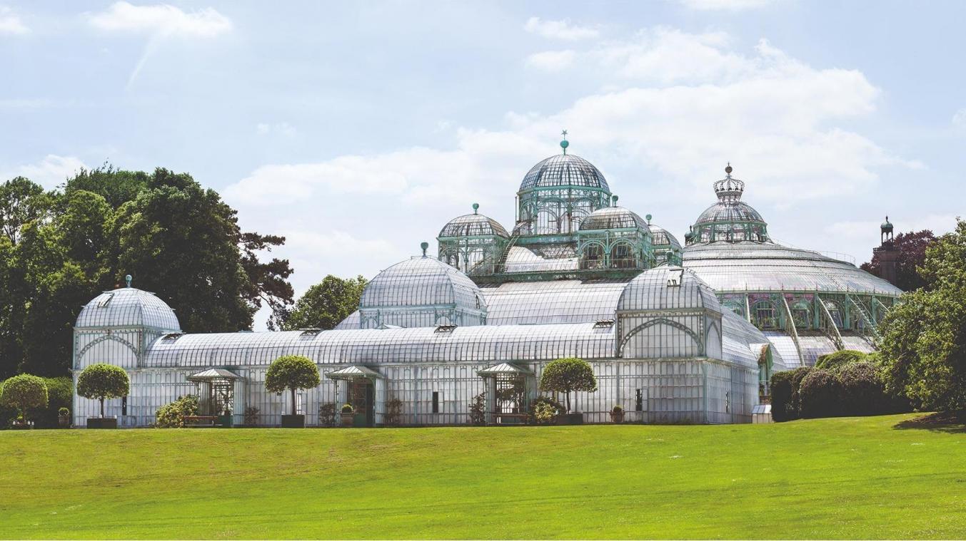 <p>Ein Blick auf die Königlichen Gewächshäuser von Laken</p>