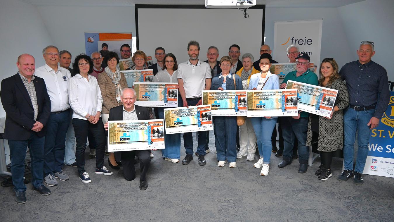 <p>Die verschiedenen sozialen Organisationen konnten am Freitagnachmittag in Büllingen die Spendenschecks entgegennehmen.</p>