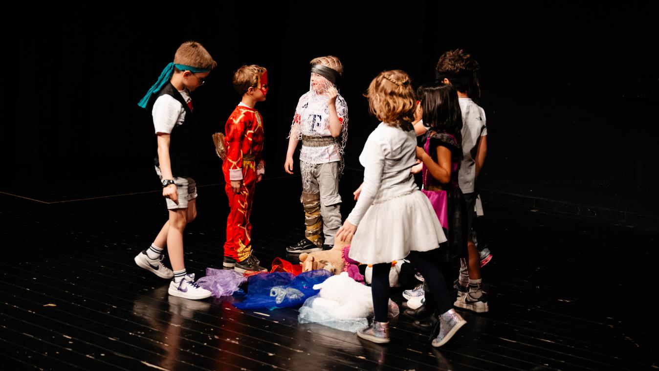 <p>Mit ihren Superkräften bewachte die jüngere Gruppe einen Schatz.</p>