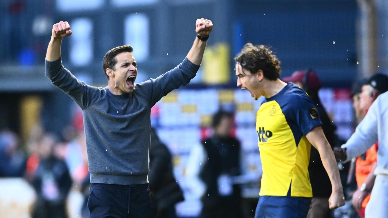 <p>Kamiel Van De Perre (r.), Mittelfeldspieler, und Hubert David, Cheftrainer von Royale Union Saint-Gilloise, feiern den Sieg nach dem Play-off-Spiel der 1. Division zwischen Union Saint-Gilloise und Club Brügge.</p>