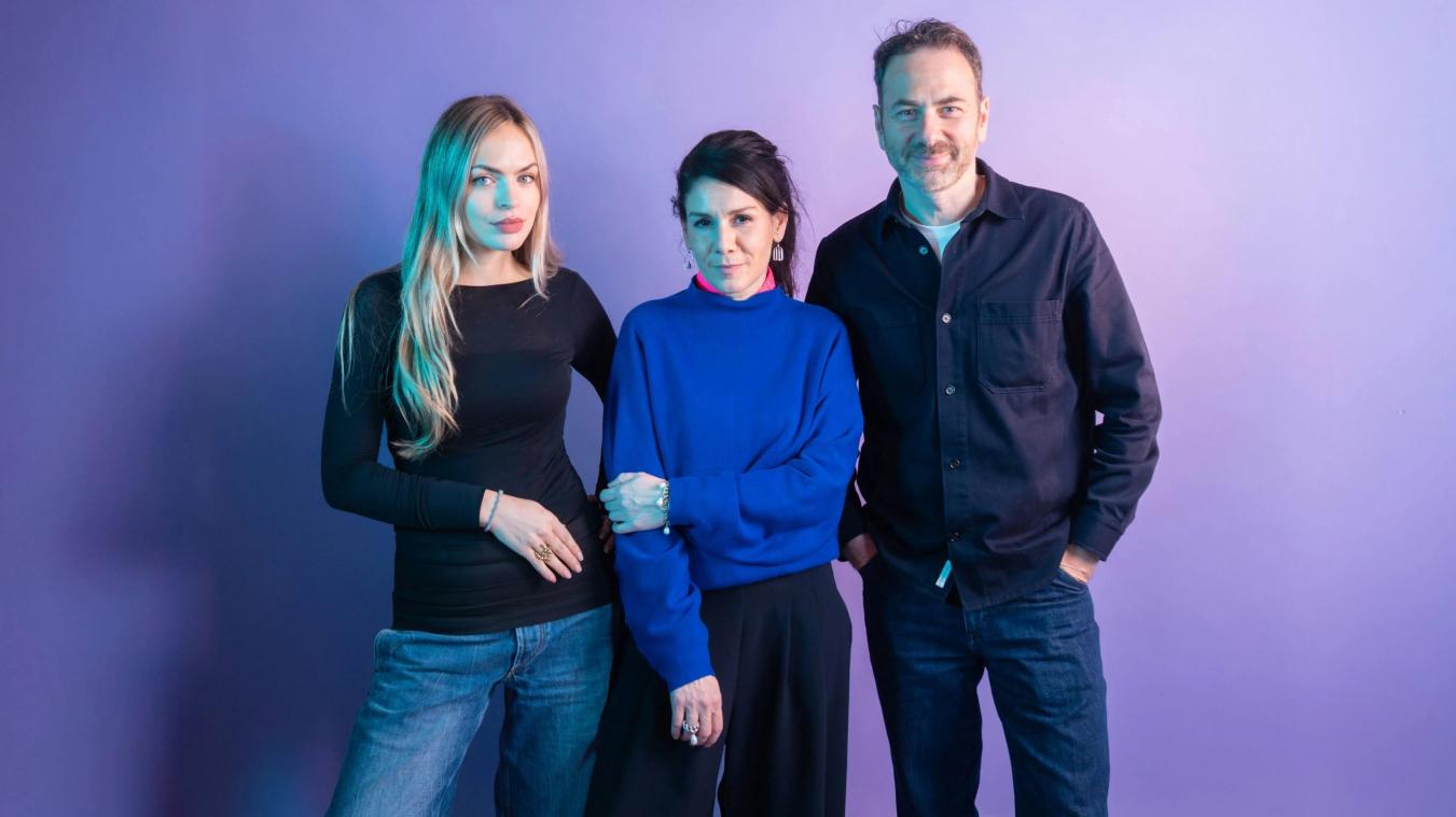 <p>Anna-Livia Smekens, Fatma Taspinar und Tim Verheyden (v.l.n.r.) engagieren sich als Botschafter der „Checkwochen“ gegen Desinformation und erklären, wie Fake News und Deepfakes entstehen.</p>