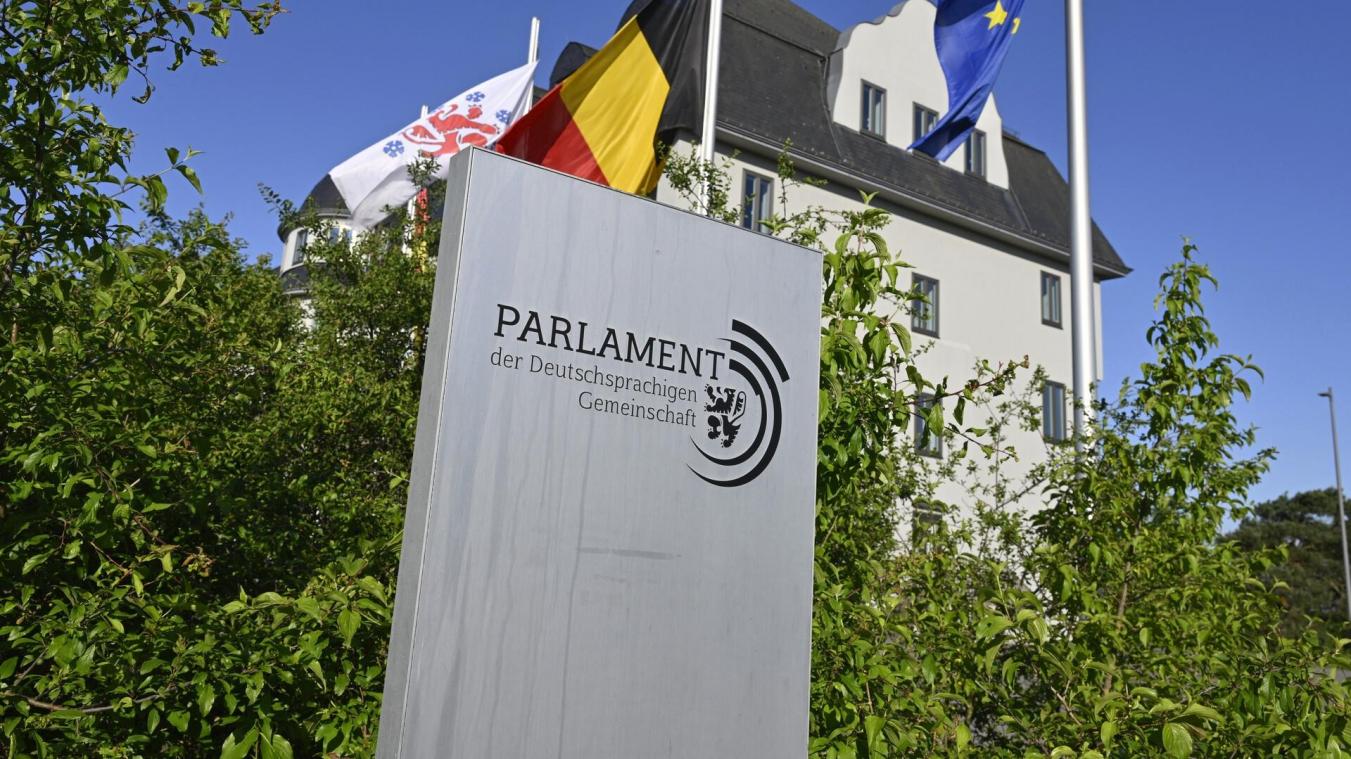 <p>Blick auf das Parlament der Deutschsprachige Gemeinschaft in Eupen – ein Symbol dafür, wie viel politisches Gewicht Deutsch in Belgien hat. Genug für eine Minderheit?</p>