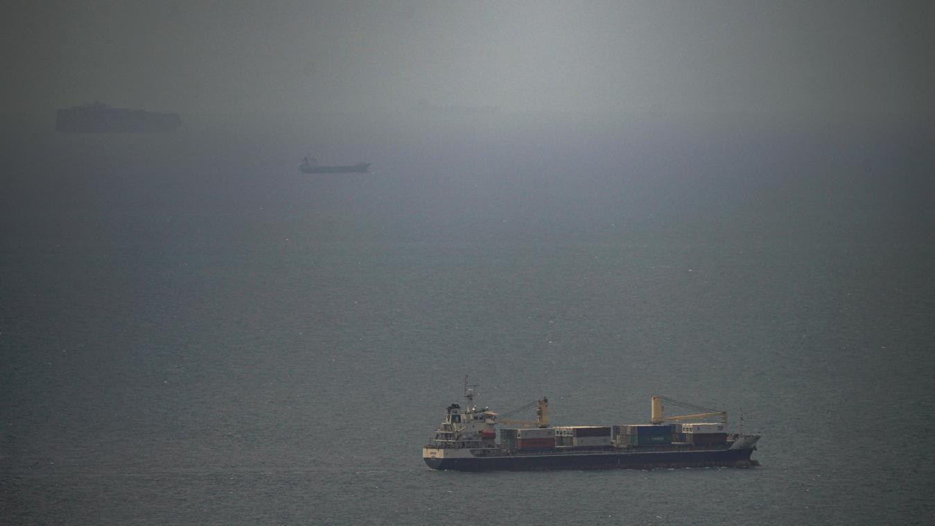 <p>Das unter jordanischer Flagge fahrende Frachtschiff „Bagdad“ fährt im Persischen Golf vor der Küste der Vereinigte Arabischen Emirate auf die Straße von Hormus zu.</p>
