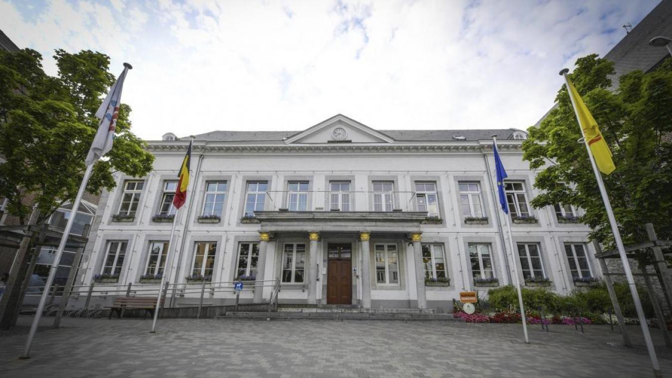 <p>Blick auf das Eupener Rathaus</p>