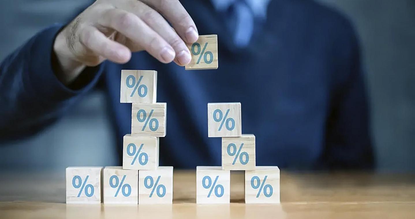 <p>Das Auf und Ab der Kreditzinsen wird zu einem zunehmenden Unsicherheitsfaktor für die Immobilien- und Baubranche, die aktuell stark von der Entwicklung des Energiemarktes abhängig ist.</p>