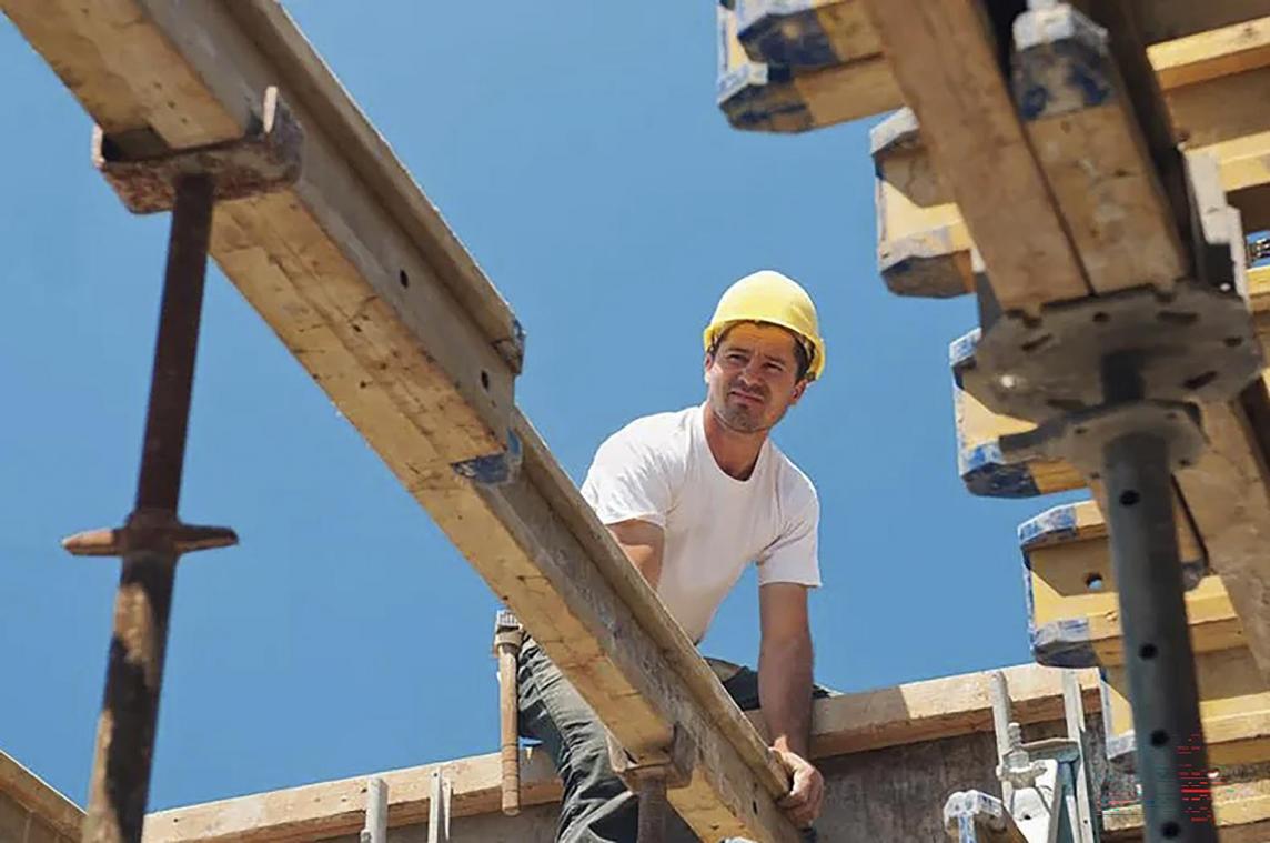 <p>Die Baubranche leidet in der Zwischenzeit wieder verstärkt unter Materialverknappung und -verteuerung, bedingt durch die weiterhin starke Produktionsabhängigkeit von fossilen Energien.</p>