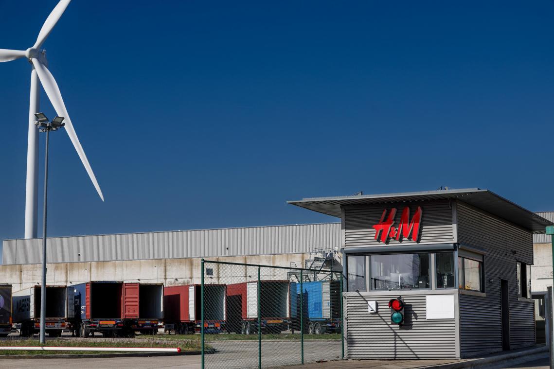<p>Ein Blick auf das H&amp;M-Logistikzentrum in Ghlin</p>